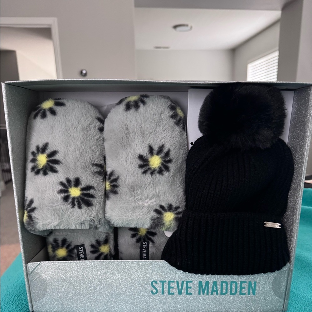 NWT hat & slippers gift set. Steve Madden black faux fur beanie & slippers XL.